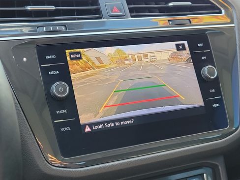 Used 2018 Volkswagen Tiguan SEL Premium AWD/4WD image 25