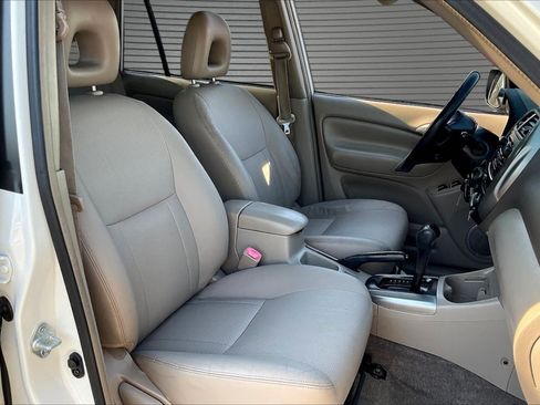 Used 2004 Toyota RAV4 4WD image 27