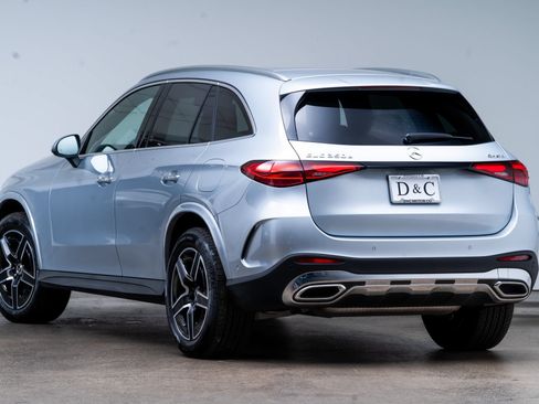 Used 2025 Mercedes-Benz GLC 350e 4MATIC w/ AMG Line image 4