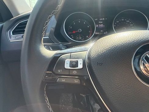 Used 2021 Volkswagen Tiguan SE w/ Panoramic Sunroof Package AWD/4WD image 19