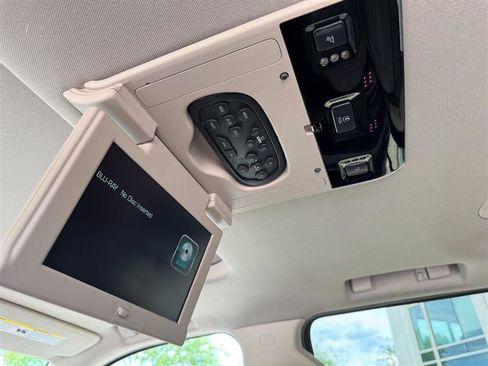 Used 2020 Chevrolet Suburban Premier AWD/4WD image 21