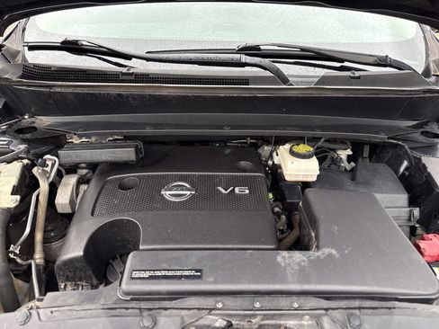 Used 2014 Nissan Pathfinder Platinum FWD image 14