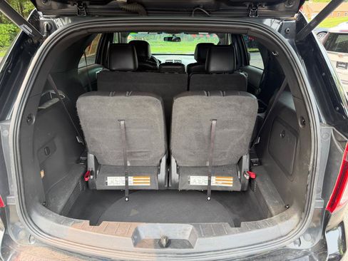 Used 2014 Ford Explorer XLT w/ Equipment Group 202A AWD/4WD image 24