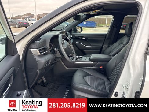 Certified 2024 Toyota Highlander XSE image 16