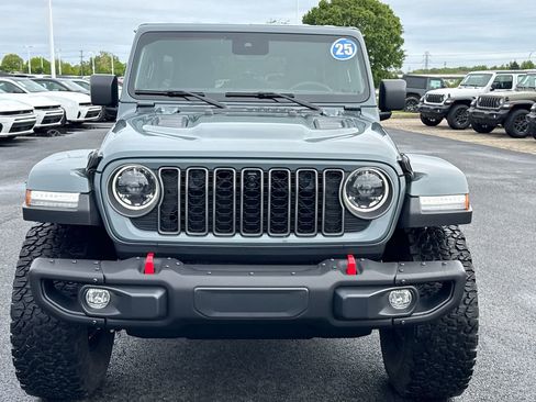 Used 2025 Jeep Wrangler Unlimited Rubicon AWD/4WD image 8