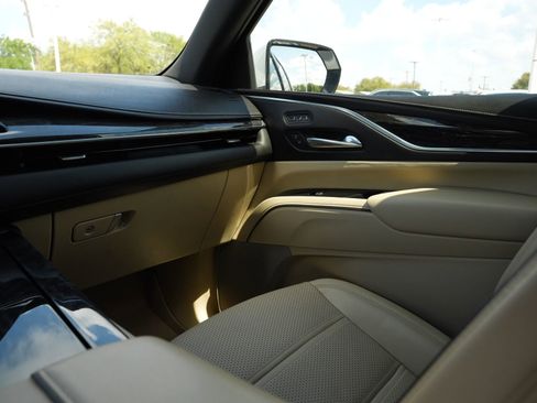 Used 2021 Cadillac Escalade ESV Premium Luxury AWD/4WD image 8