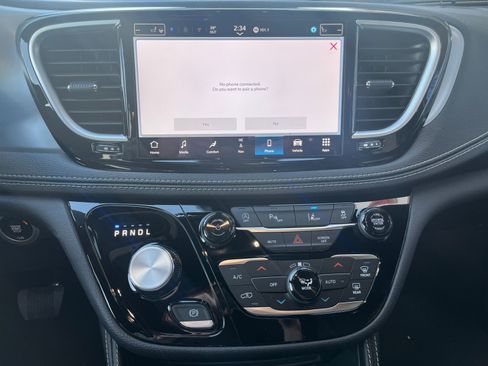 New 2026 Chrysler Pacifica Limited image 19