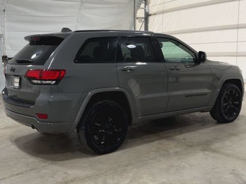 Used 2020 Jeep Grand Cherokee Altitude AWD/4WD image 4