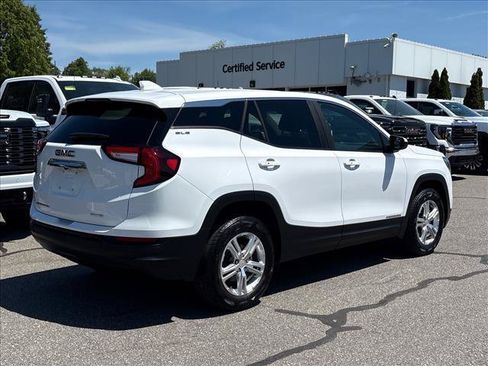 Used 2024 GMC Terrain SLE AWD/4WD image 2