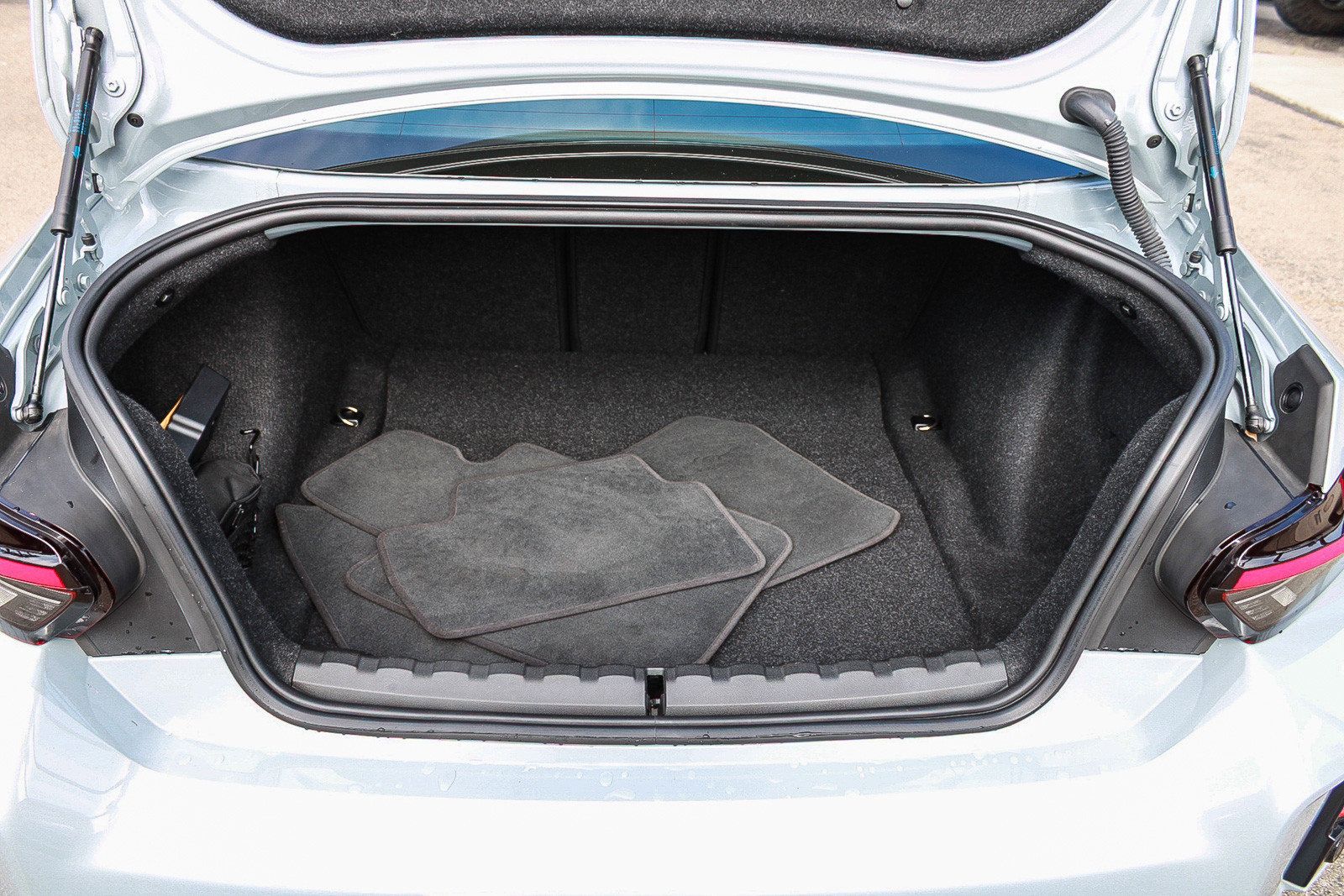 Used 2023 BMW M2 w/ Lighting Package RWD image 26