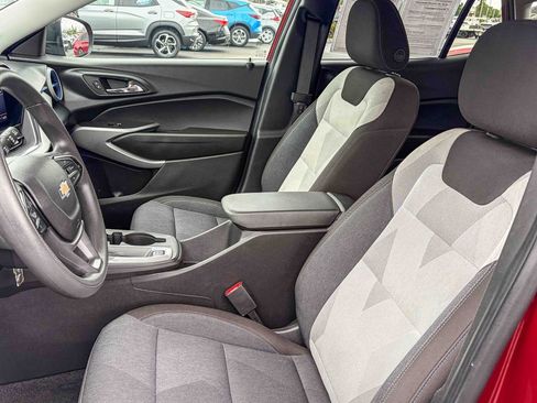 Used 2024 Chevrolet Trax LS FWD image 37
