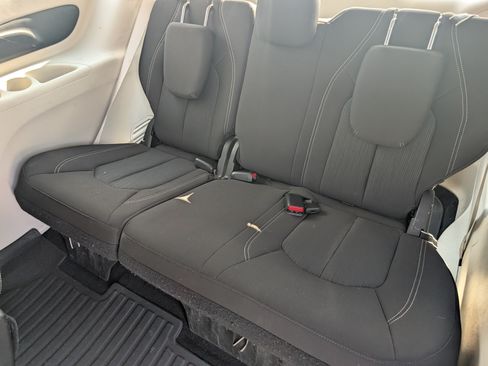 Used 2023 Chrysler Voyager LX FWD image 13
