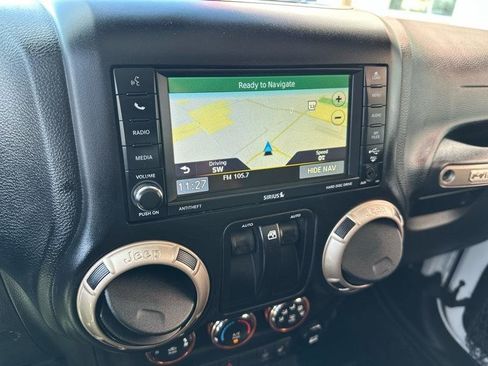 Used 2017 Jeep Wrangler Sahara AWD/4WD image 17