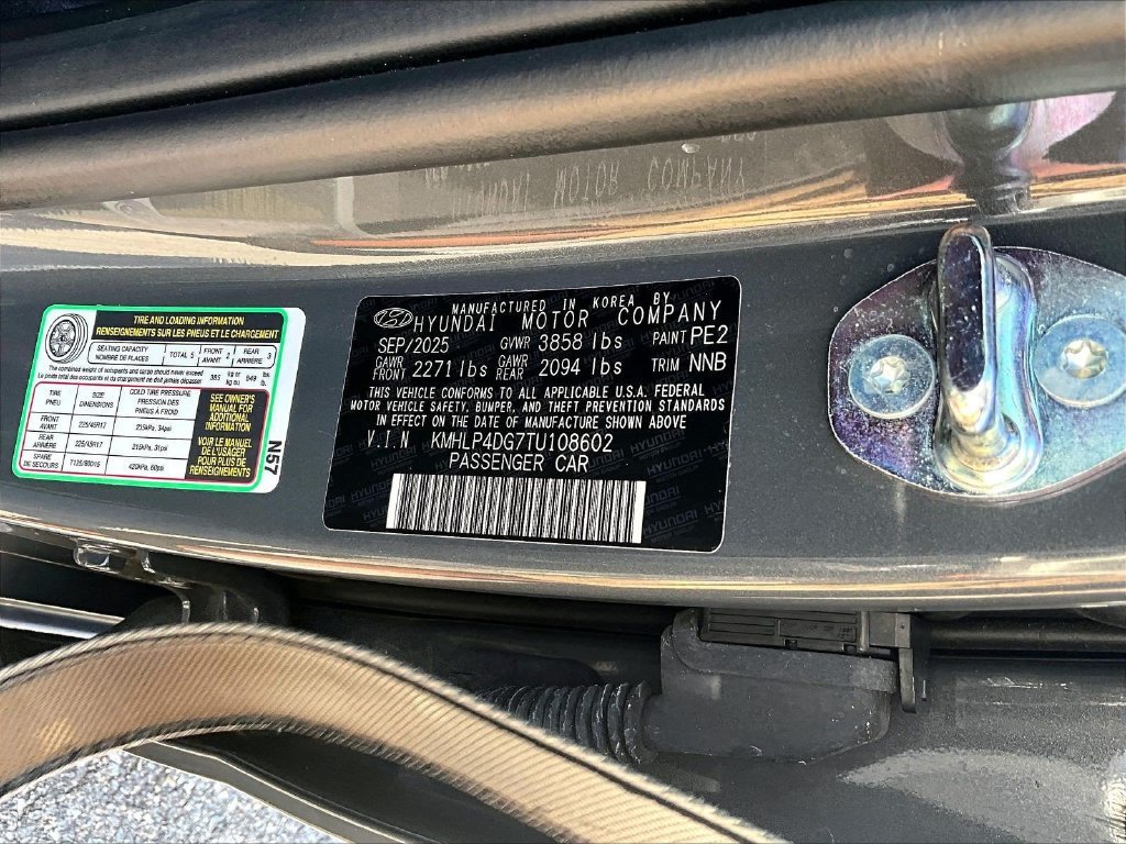 Used 2026 Hyundai Elantra Limited FWD image 36