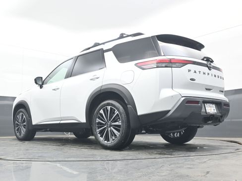 New 2026 Nissan Pathfinder Platinum FWD image 29