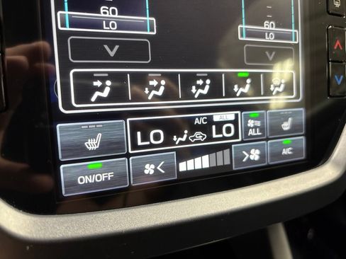 Used 2025 Subaru Forester Premium AWD/4WD image 22