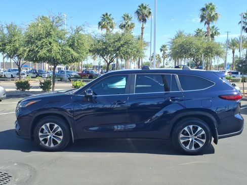 Used 2023 Toyota Highlander XLE FWD image 7