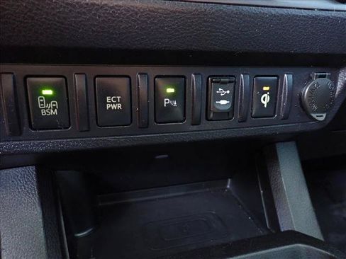 Used 2016 Toyota Tacoma TRD Off-Road AWD/4WD image 18
