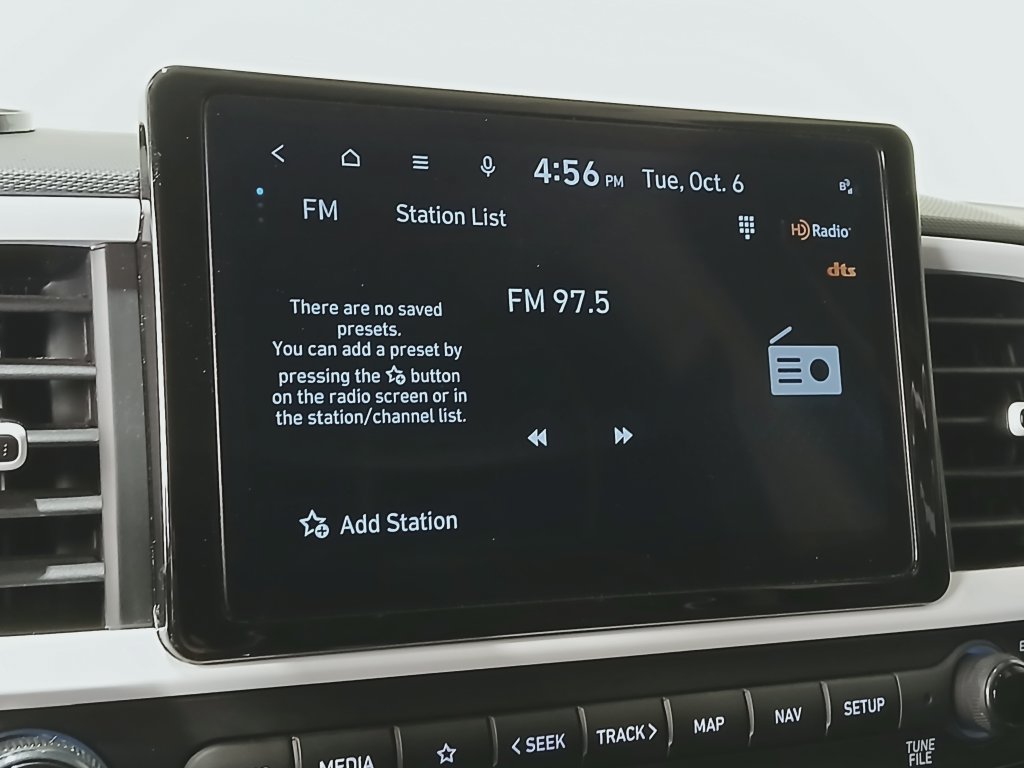 Used 2024 Hyundai Venue Limited FWD image 24
