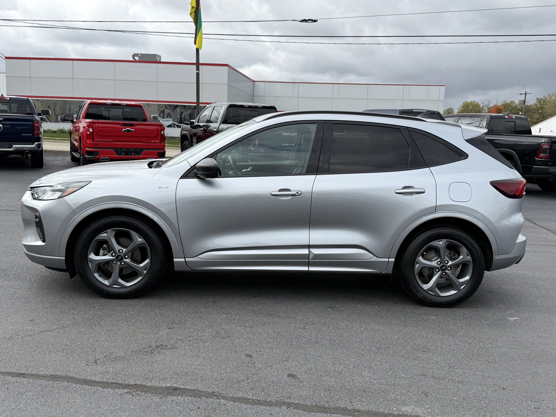 Used 2023 Ford Escape ST-Line w/ Tech Pack #1 FWD image 5