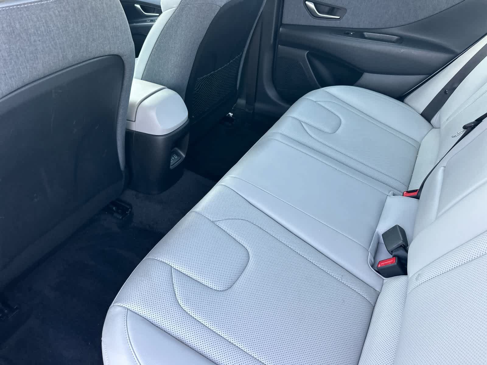 Certified 2025 Hyundai Elantra Limited FWD image 5