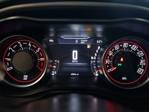 Used 2019 Dodge Challenger SXT image 27