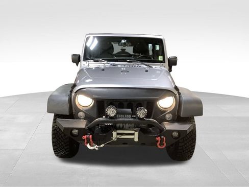 Used 2018 Jeep Wrangler Unlimited Rubicon w/ Connectivity Group AWD/4WD image 3