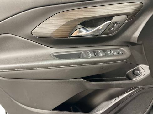 Used 2023 GMC Terrain SLE w/ Driver Convenience Package FWD image 17
