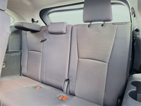 Used 2024 Toyota Highlander LE image 11