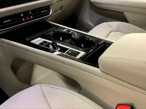 New 2025 Volkswagen Atlas SE image 10