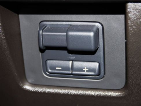 Used 2026 Chevrolet Colorado ZR2 w/ Technology Package AWD/4WD image 28