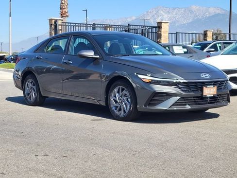 New 2026 Hyundai Elantra Hybrid FWD image 33