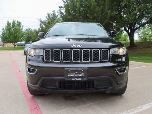 Used 2017 Jeep Grand Cherokee Laredo RWD image 2