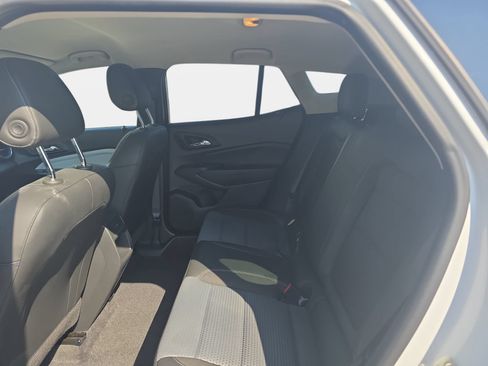 Used 2025 Chevrolet Trax LT FWD image 13