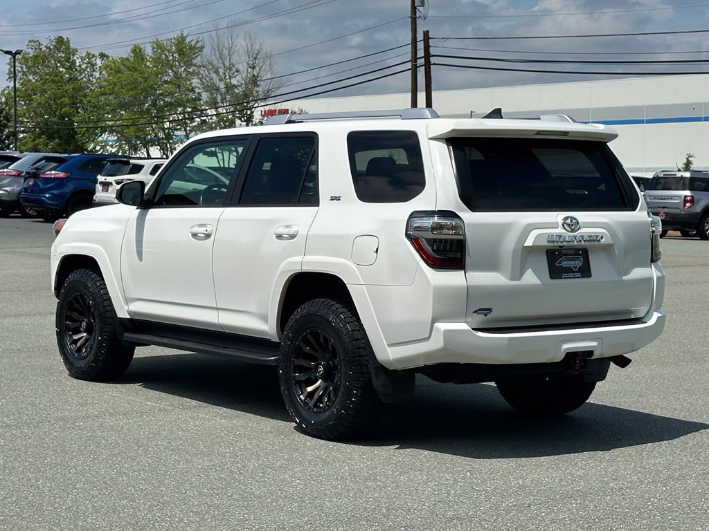 Used 2016 Toyota 4Runner SR5 AWD/4WD image 4
