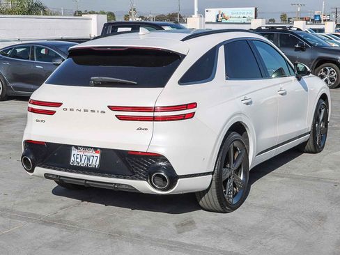 Used 2023 Genesis GV70 2.5T w/ Sport Prestige Package image 9