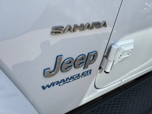 Used 2022 Jeep Wrangler Unlimited Sahara AWD/4WD image 4