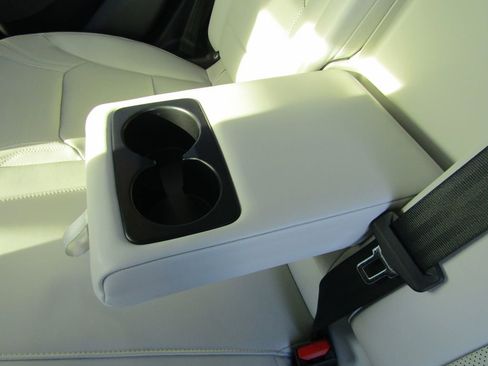 Used 2025 Ford Mustang Mach-E Premium image 39