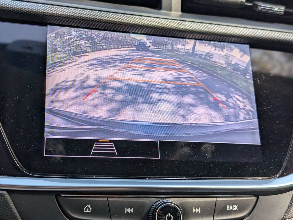 Used 2022 Buick Encore GX Essence w/ Experience Buick Package FWD image 22