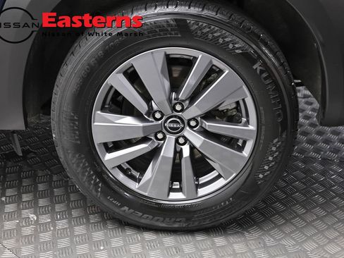 Used 2025 Nissan Pathfinder SV FWD image 8