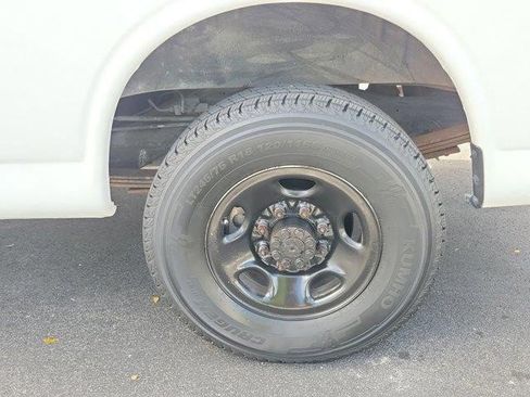 Used 2006 Chevrolet Express 2500 Extended w/ Power and Light Package RWD image 23