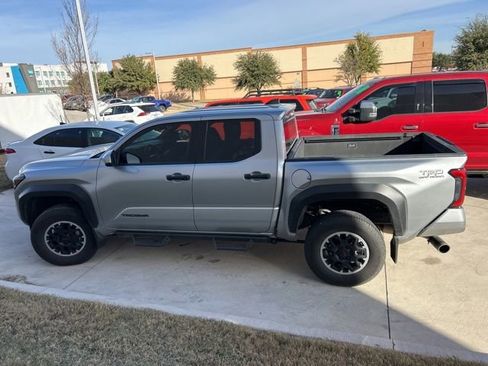 Used 2024 Toyota Tacoma TRD Off-Road image 6