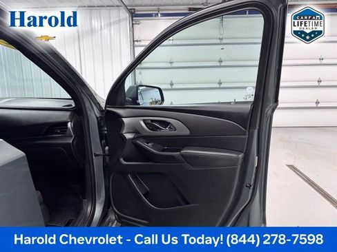 Used 2022 Chevrolet Traverse LT AWD/4WD image 11