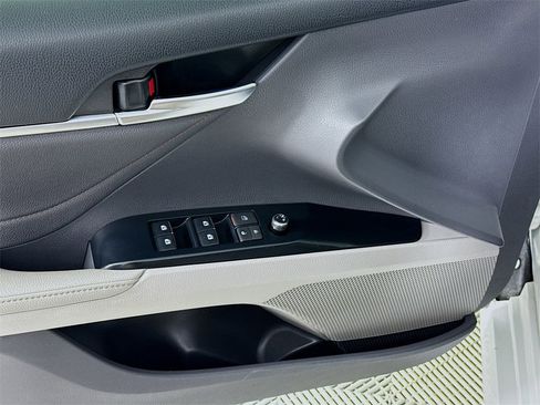 Used 2018 Toyota Camry L image 18