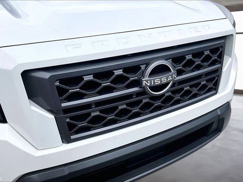 Used 2024 Nissan Frontier SV RWD image 32