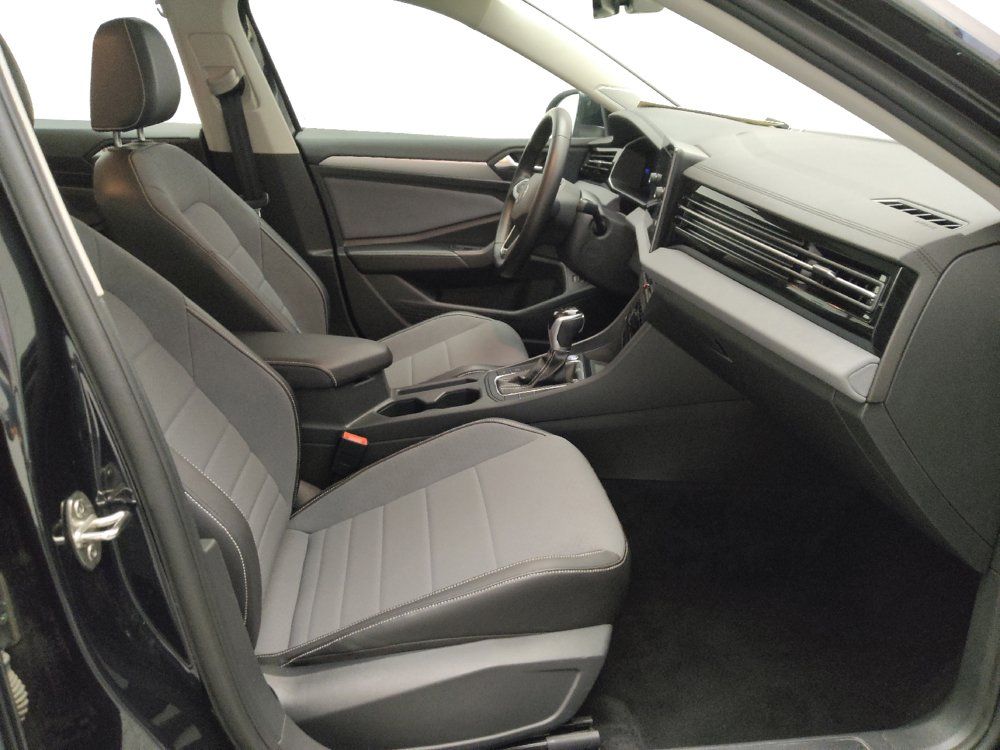 Used 2025 Volkswagen Jetta SE FWD image 21