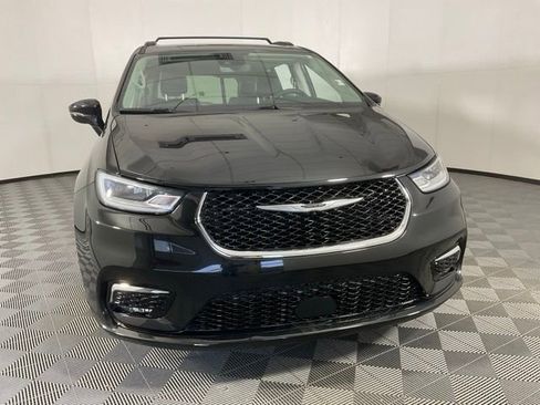 Used 2022 Chrysler Pacifica Touring-L image 10