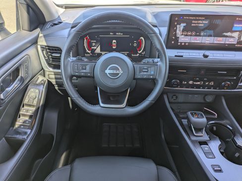 Certified 2024 Nissan Rogue SL w/ SL Premium Package FWD image 18