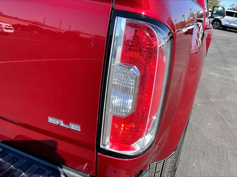 Used 2019 GMC Canyon SLE w/ Driver Alert Package image 9