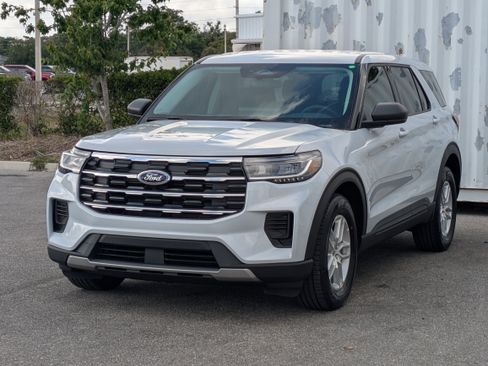 New 2026 Ford Explorer Active RWD image 8
